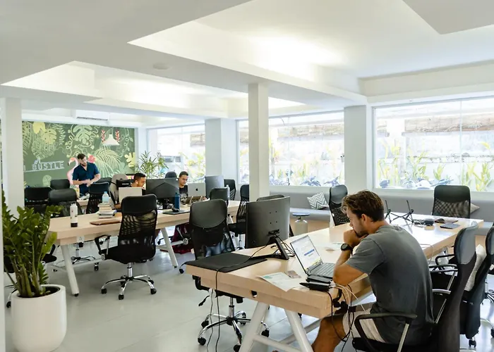 Bali Bustle Kuta Coliving & Coworking Space Aparthotel Legian (Bali)