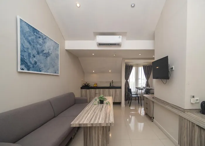 Bali Bustle Kuta Coliving & Coworking Space Legian (Bali)